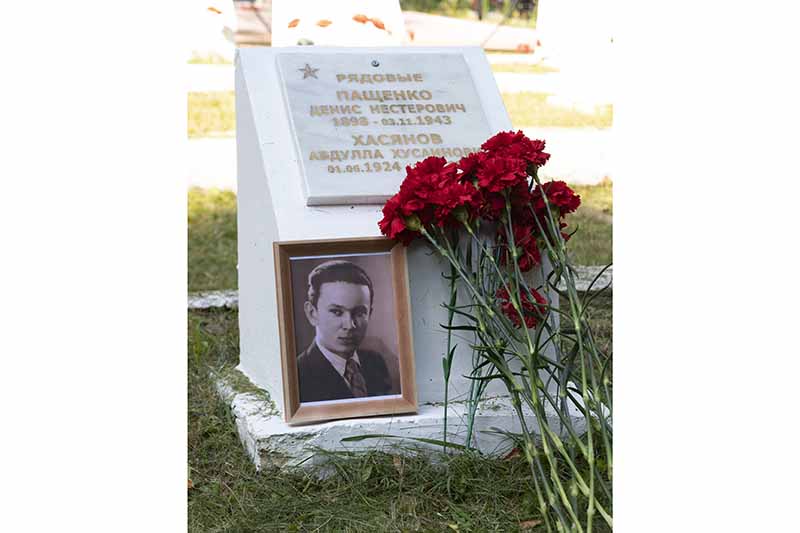 Жители Москвы отыскали могилу своего родственника – красноармейца времен Великой отечественной войны в Клинцах