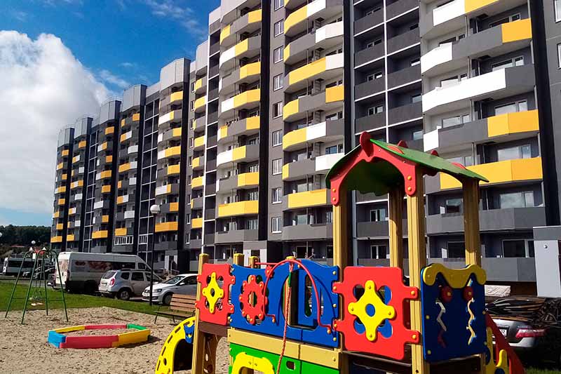 15 детей-сирот из Жуковского района сегодня стали новоселами нового жилого массива в Брянске