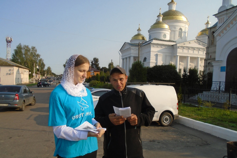 Православная молодежь из Мглина провела миссионерскую акцию против алкоголизма