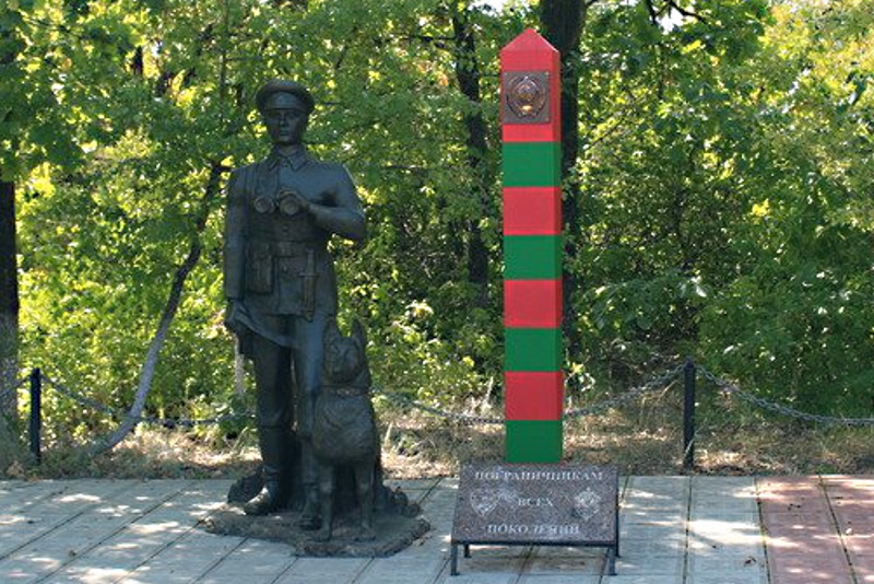 В Саратове, благодаря памятнику из Новозыбкова, у пограничной собаки разглядели колени