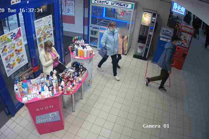 Полицейские из Брянска разыскивают женщину, которая расплатилась фальшивой пятитысячной банкнотой