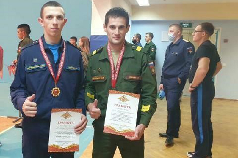 Военнослужащий привез в Брянскую область из Самары серебро кубка по гиревому спорту