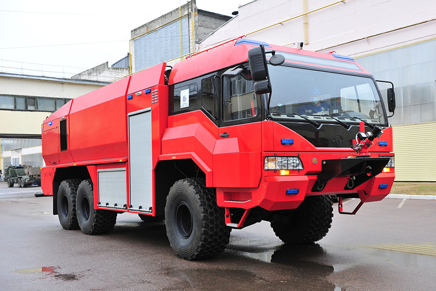 Брянский завод представил аэродромный пожарный автомобиль, которому в своих возможностях нет равных