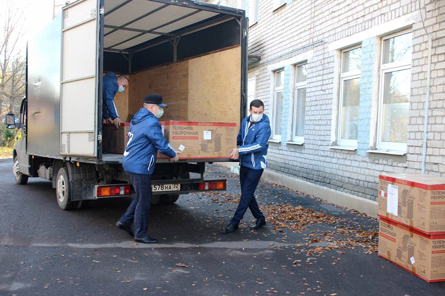 Депутаты Брянского горсовета поддержали младший медицинский персонал коронавирусного госпиталя, развернутого в Брянске