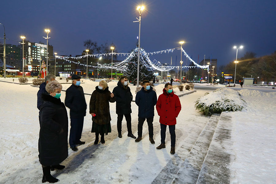 В Брянске зафиксирован первый новогодний рекорд: длина самой протяженной новогодней гирлянды составляет более четверти километра