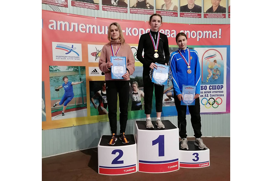 Клинцовская легкоатлетка привезла в родной город две медали с областных соревнований