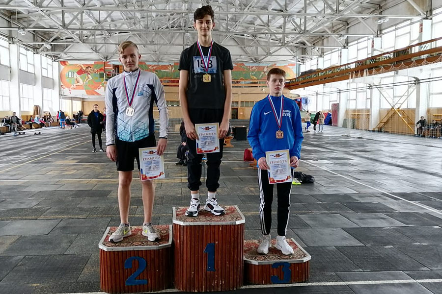 Мастер-класс по сбору медалей на первенстве области показали легкоатлеты из Клинцов
