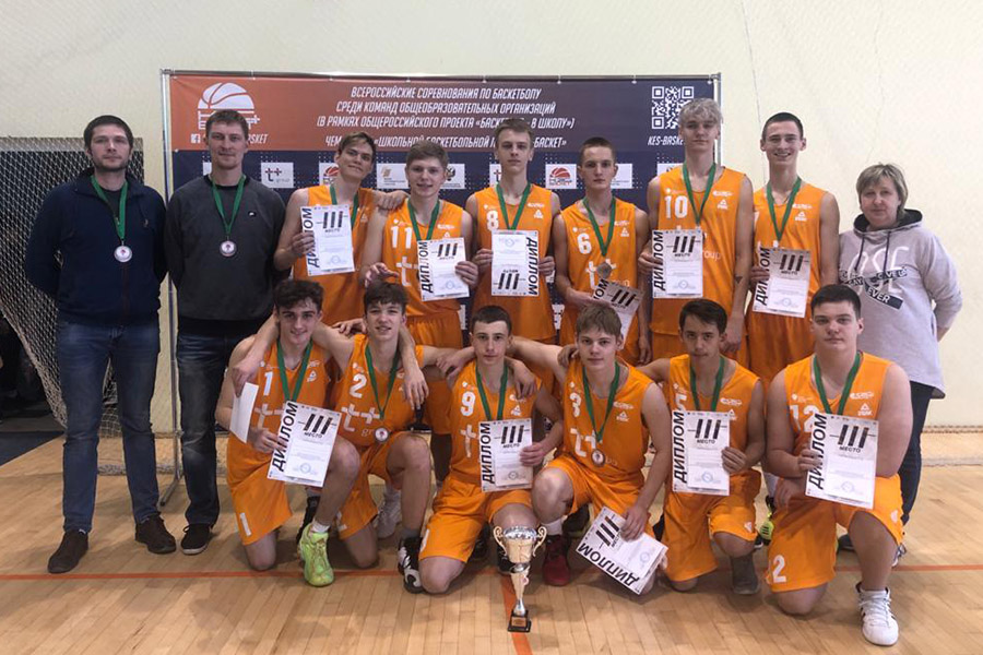 Юношеская баскетбольная команда «Клинцы-Луч» на региональном этапе Чемпионата «КЭС-БАСКЕТ» стала бронзовым призером