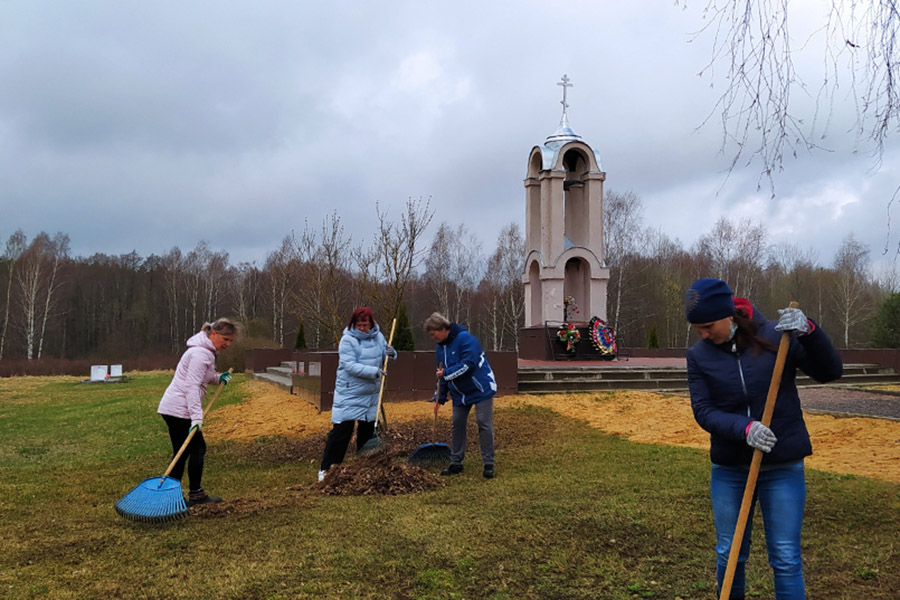 В Клинцовском районе ведется подготовка мемориального комплекса «Речечка» к празднованию Дня Победы в Великой Отечественной войне