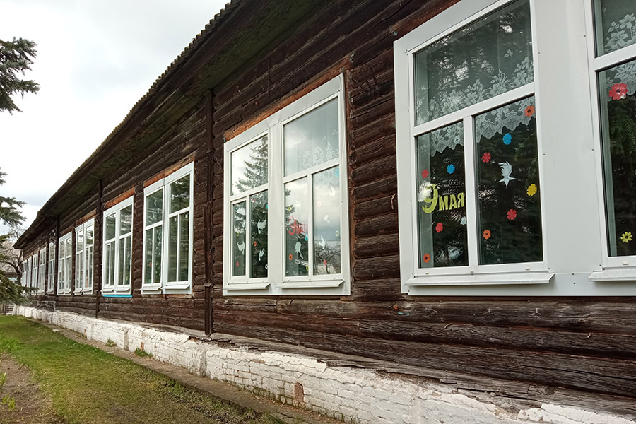 В школах Клинцовского района проводится частичная замена оконных блоков