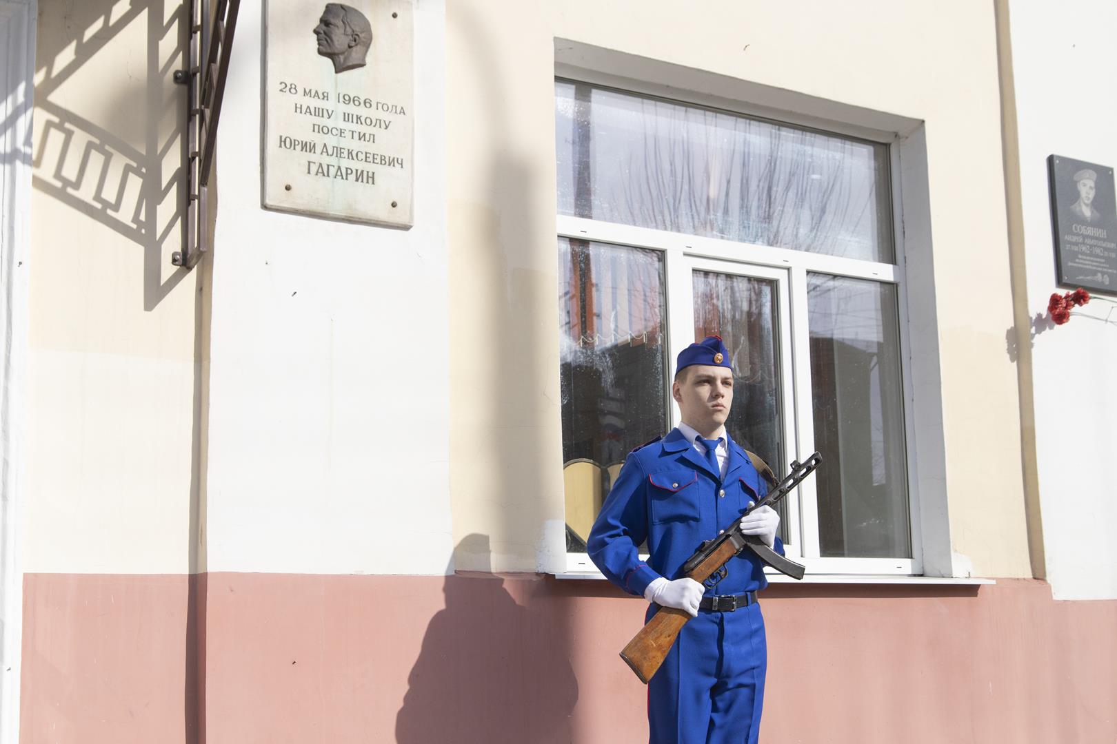 В гимназии имени Юрия Гагарина, Клинцы Брянской области, соблюдают традицию, истории возникновения которой исполнилось 60 лет