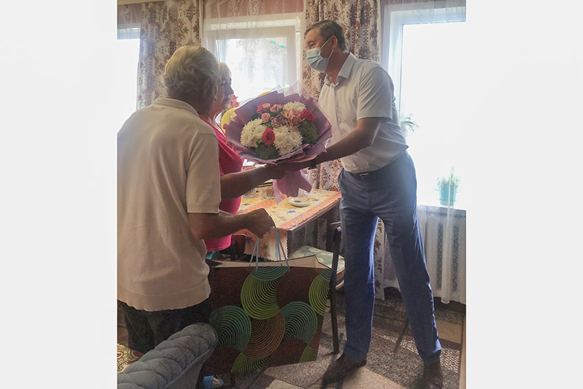 Сегодня в Клинцах поздравили семью Кудриных. Семейная пара – Владимир Александрович и Тамара Максимовна — вместе 50 лет