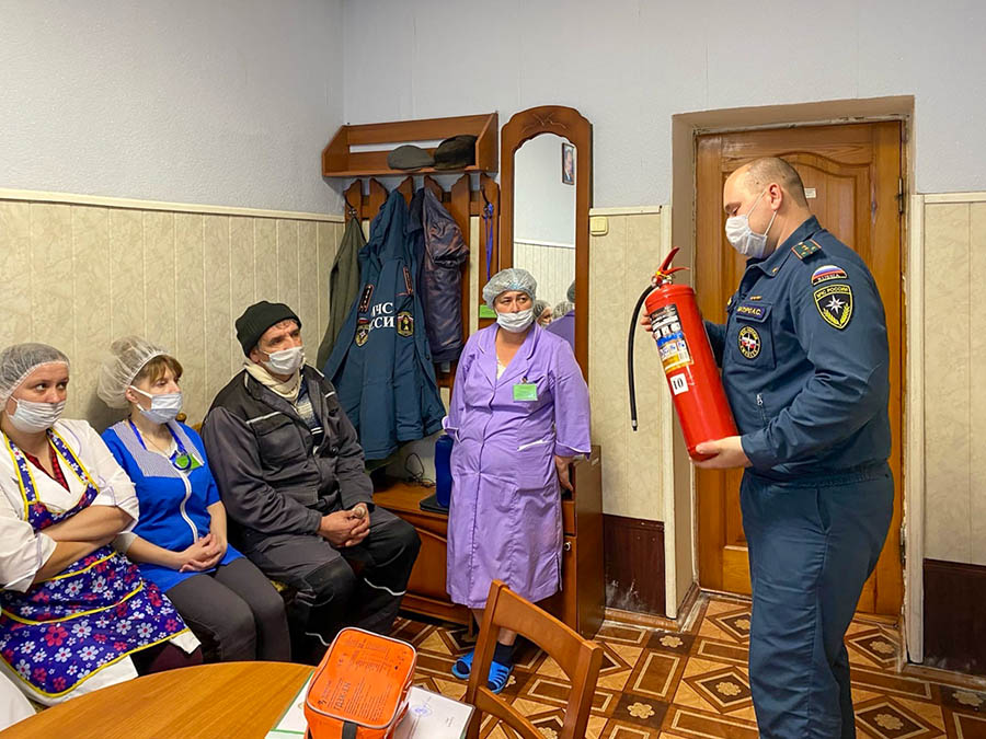 В доме–интернате малой вместимости для пожилых людей и инвалидов Клинцовского района провели практическую тренировку по эвакуации на случай возникновения пожара
