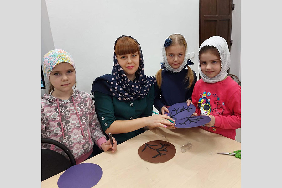 В Воскресной школе города Клинцы воспитанников учат основам славянских декоративно-прикладных искусств