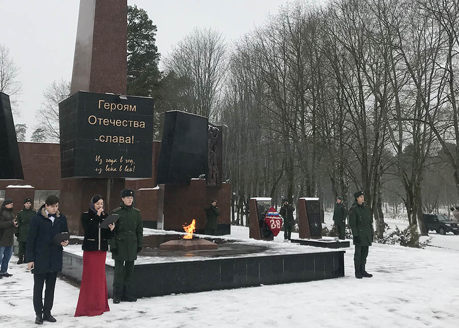 В Клинцах Брянской области в День неизвестного солдата прошли возложения цветов