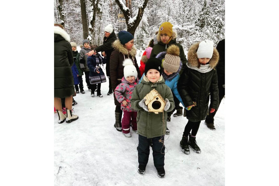 В Клинцах воспитанники Воскресной школы при Кафедральном соборе в честь Богоявления господня инициировали акцию «Покормите птиц зимой»