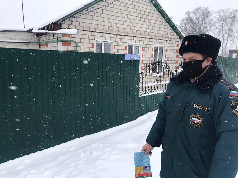 В Клинцах сотрудники МЧС проводят противопожарные рейды по частным домовладениям