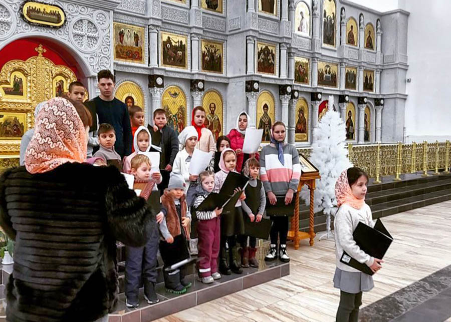 В Клинцах воспитанники Воскресной школы подготовили Рождественский концерт. 6+