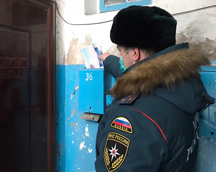 Инспекторы пожарного надзора обходят частный сектор города Клинцы с инструктажами о пожарной безопасности