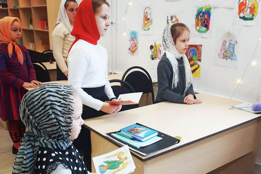 В воскресной школе при Богоявленском соборе в Клинцах научили детей противостоять грехам