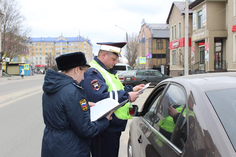 В Клинцах госавтоинспекторы выявили более 10 водителей-должников по автоштрафам с долгом у каждого выше 115 тысяч рублей
