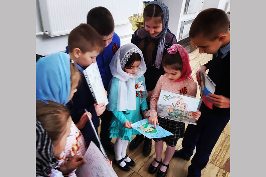 Воспитанники воскресной школы при Богоявленском соборе города Клинцы запустили акцию поддержки «Письмо солдату»