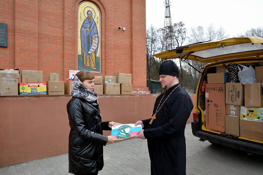 Клинцовская епархия оказала адресную гуманитарную помощь российским военнослужащим