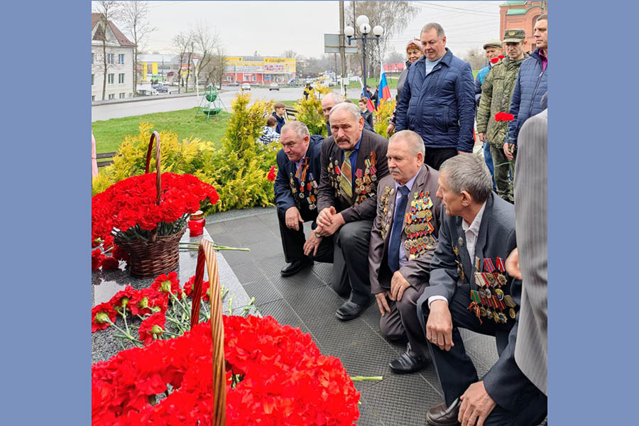 В Клинцах Брянской области в память о трагедии в Чернобыле провели митинг памяти