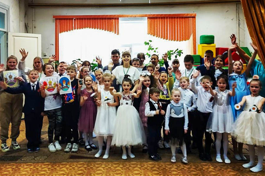 Воспитанники воскресной школы при Богоявленском кафедральном соборе провели благотворительный пасхальный концерт