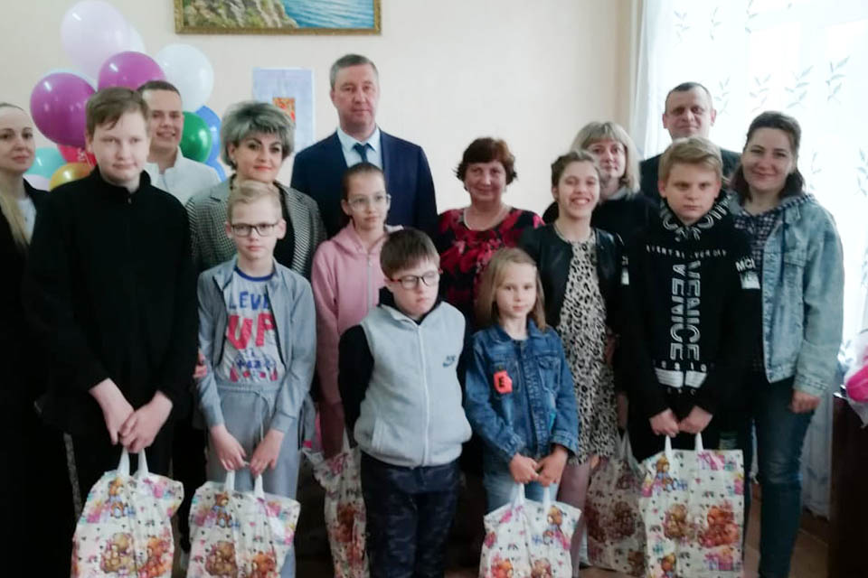 В Клинцах детей с ограниченными возможностями поздравили с Международным днем защиты детей
