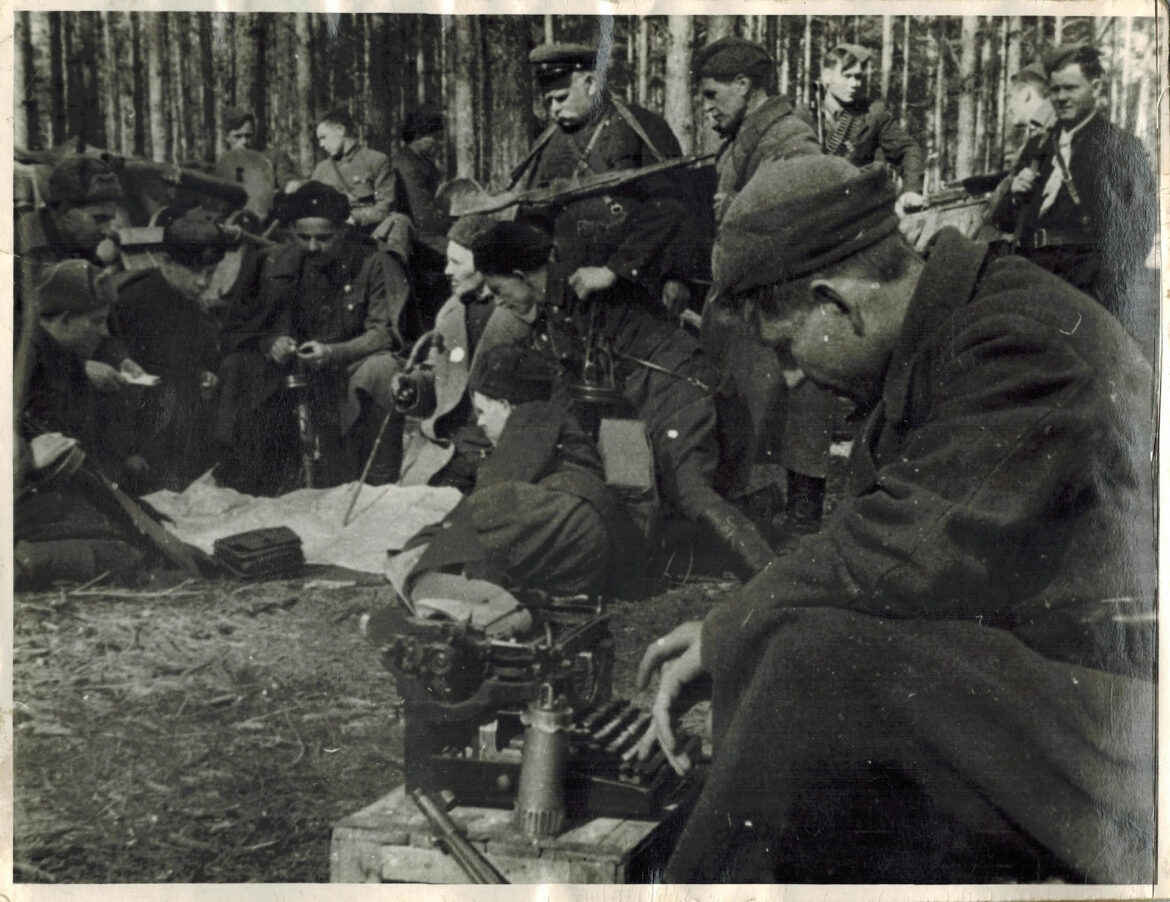 Немецкие солдаты уже в 1942 году интересовались у местного населения нынешней Брянщины: расстреливают ли партизаны сдающихся в плен?